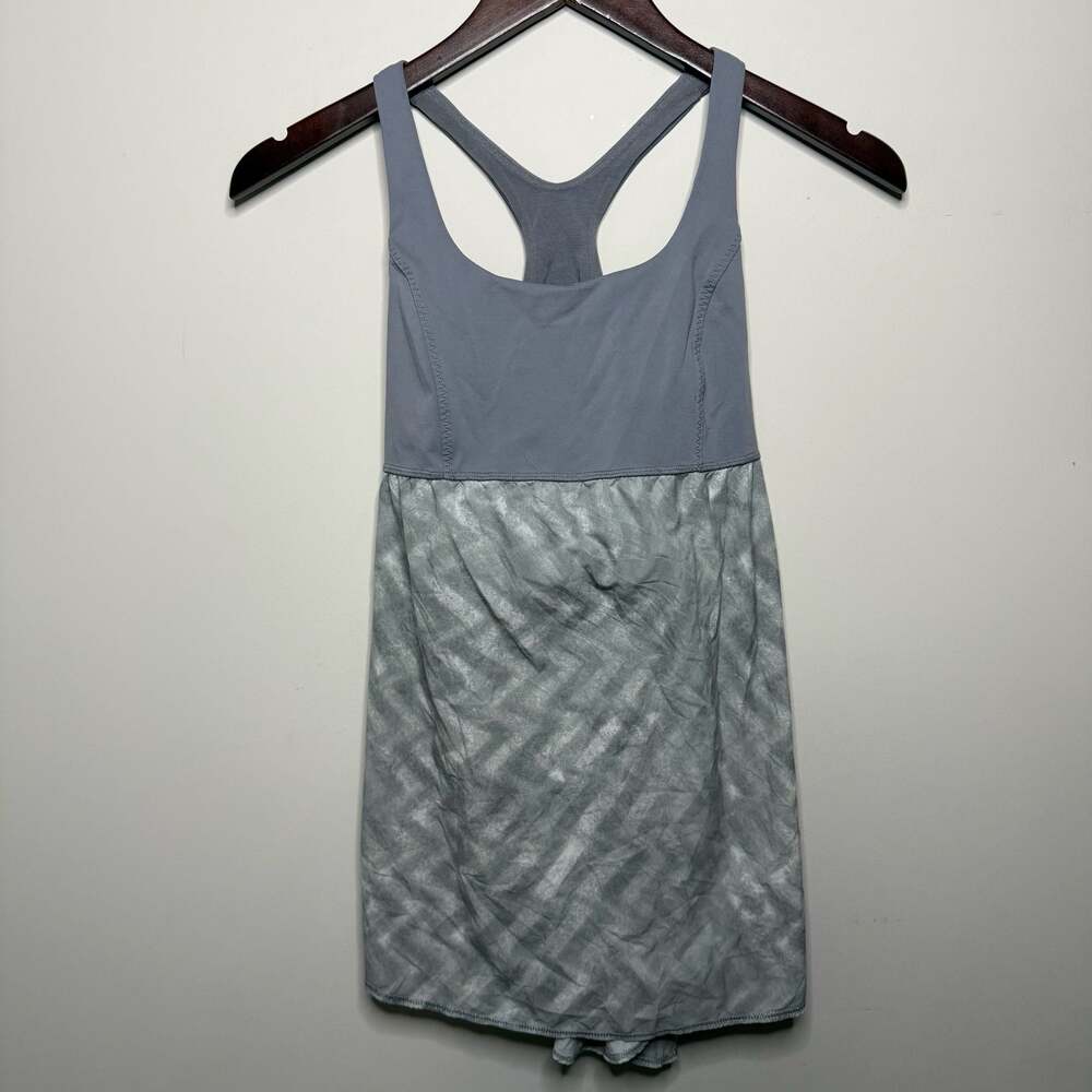 Lululemon Venus Tank Top with Built-in Shelf Bra Gray Chevron Print Size 8